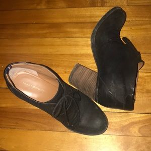 Preowned Tommy Hilfiger booties sz 6.5/ 36.5-37
